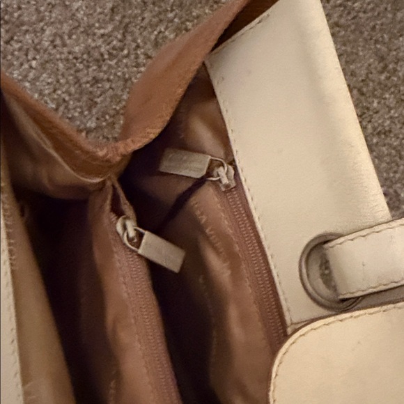 Bottega Veneta Two-Way Leather Tote Bag - Picture 9 of 13